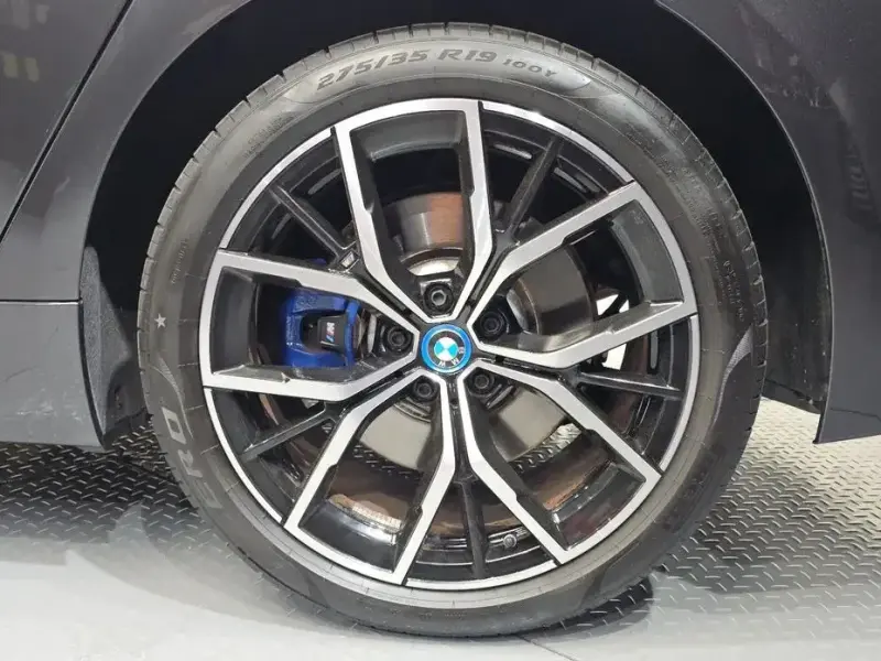 2022 BMW 5 серии с пробегом 24 903 км