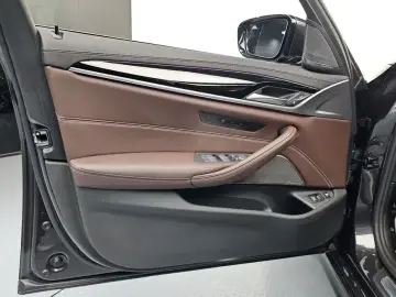 2022 BMW 5 серии с пробегом 24 903 км