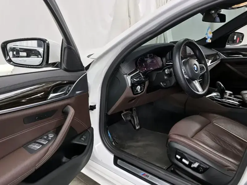 2022 BMW 5 серии с пробегом 65 655 км