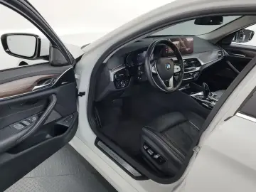 2022 BMW 5 серии с пробегом 66 232 км