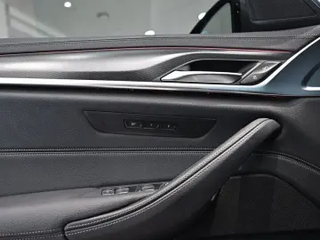 2022 BMW 5 серии с пробегом 117 788 км