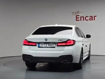 2022 BMW 5 серии с пробегом 58 275 км