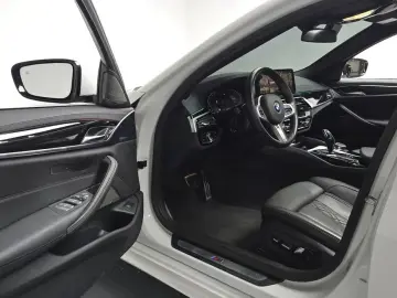2022 BMW 5 серии с пробегом 58 275 км