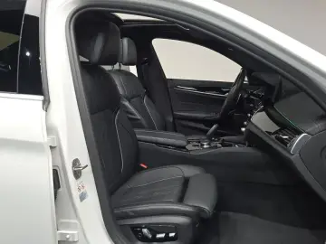 2022 BMW 5 серии с пробегом 58 275 км