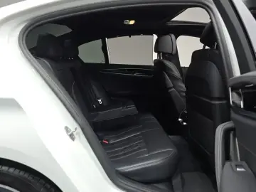 2022 BMW 5 серии с пробегом 58 275 км