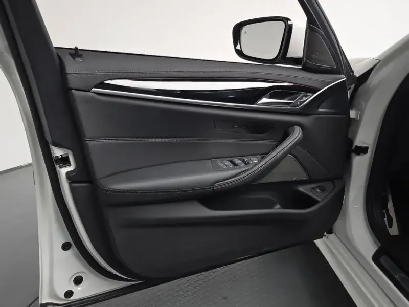 2022 BMW 5 серии с пробегом 58 275 км