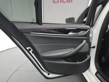 2022 BMW 5 серии с пробегом 58 275 км