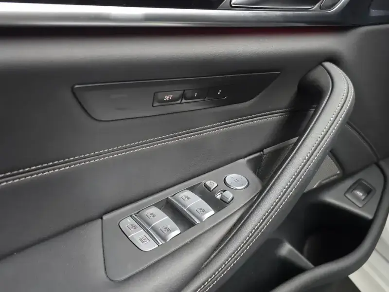 2022 BMW 5 серии с пробегом 58 275 км