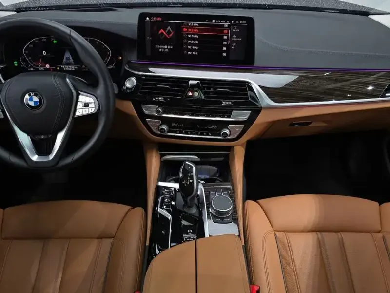 2022 BMW 5 серии с пробегом 26 981 км