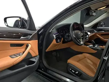 2022 BMW 5 серии с пробегом 26 981 км