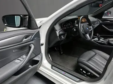 2022 BMW 5 серии с пробегом 50 786 км