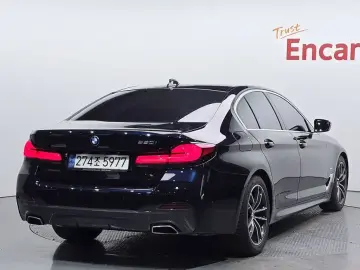 2022 BMW 5 серии с пробегом 57 279 км