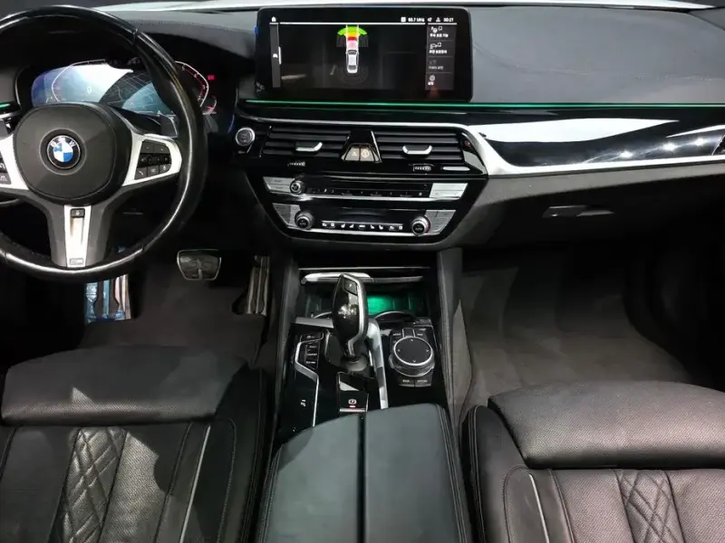 2022 BMW 5 серии с пробегом 27 096 км