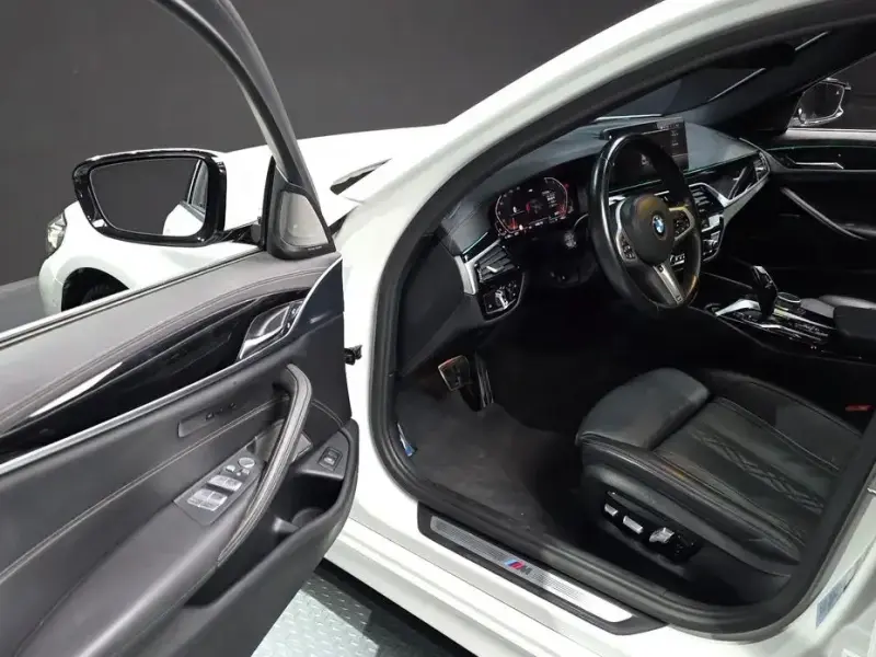 2022 BMW 5 серии с пробегом 27 096 км