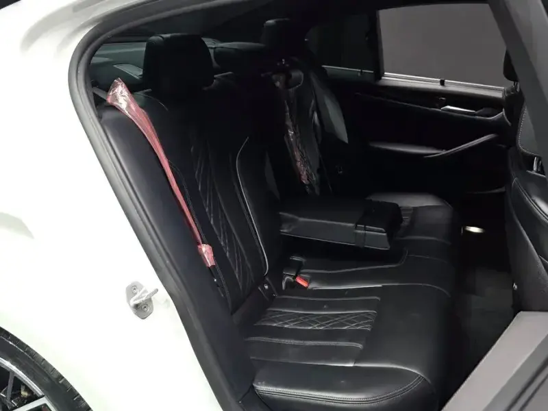 2022 BMW 5 серии с пробегом 27 096 км