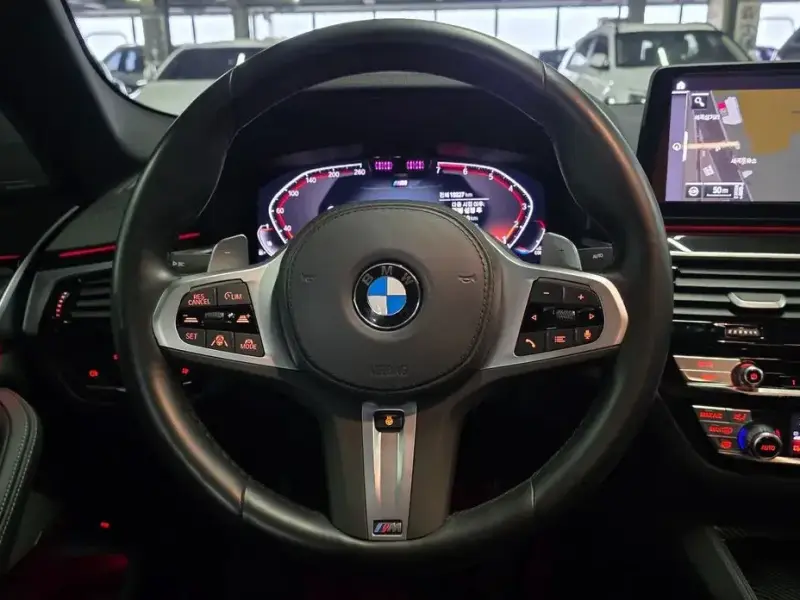 2022 BMW 5 серии с пробегом 18 800 км