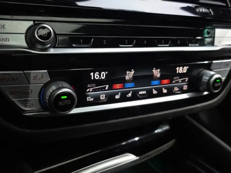 2022 BMW 5 серии с пробегом 27 096 км