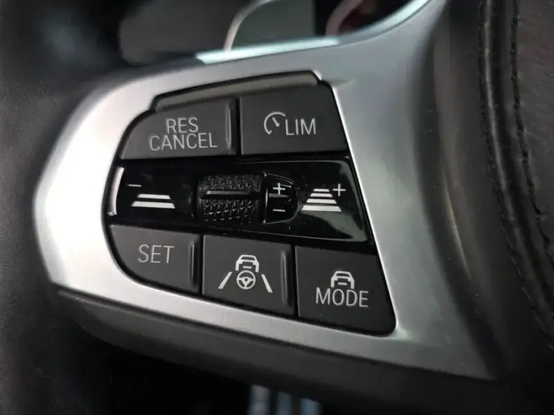 2022 BMW 5 серии с пробегом 27 096 км