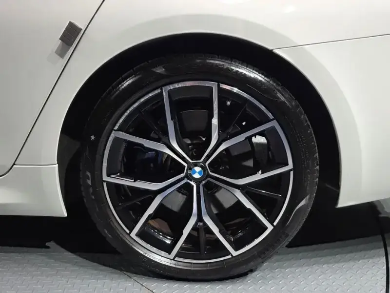 2022 BMW 5 серии с пробегом 27 096 км