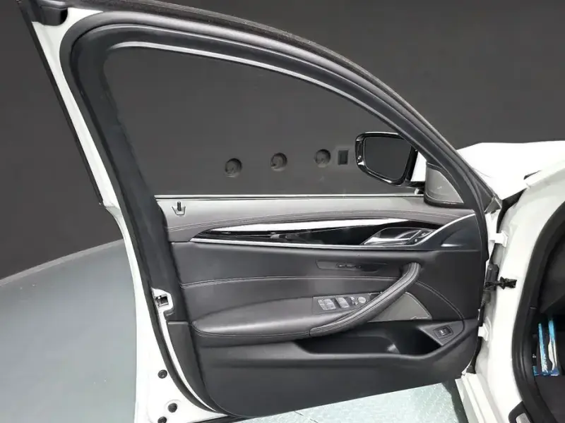2022 BMW 5 серии с пробегом 27 096 км