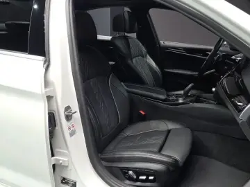 2022 BMW 5 серии с пробегом 27 096 км