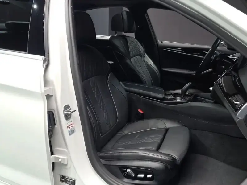 2022 BMW 5 серии с пробегом 27 096 км