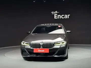 2022 BMW 5 серии с пробегом 54 679 км