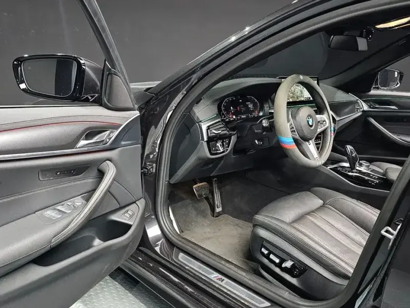 2022 BMW 5 серии с пробегом 54 679 км