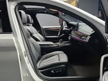 2022 BMW 5 серии с пробегом 53 146 км