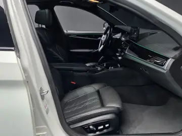 2022 BMW 5 серии с пробегом 44 056 км