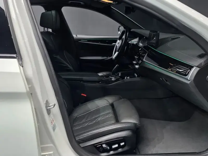 2022 BMW 5 серии с пробегом 44 056 км