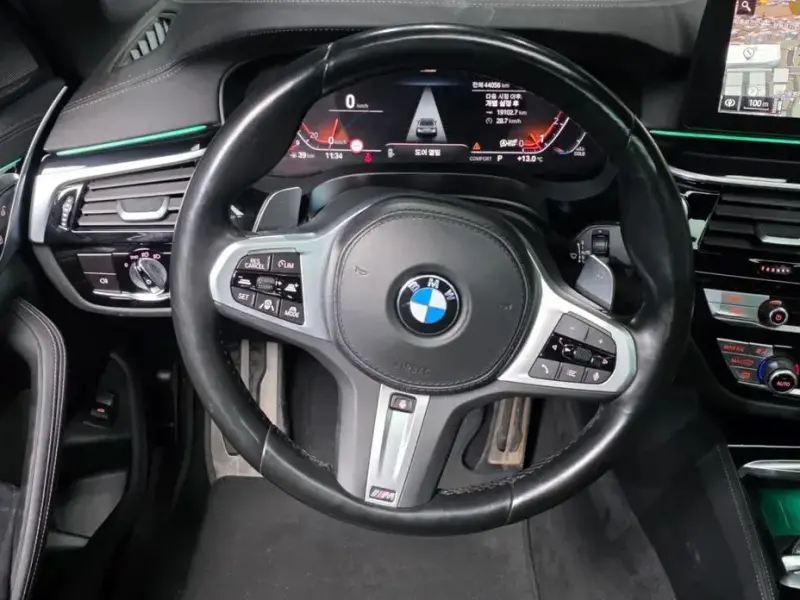 2022 BMW 5 серии с пробегом 44 056 км
