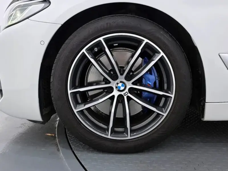 2022 BMW 5 серии с пробегом 46 214 км