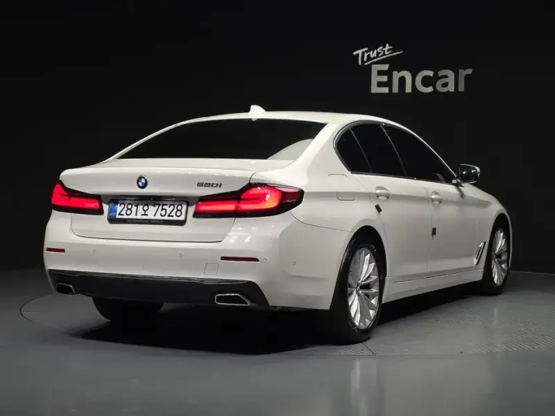 2022 BMW 5 серии с пробегом 118 716 км