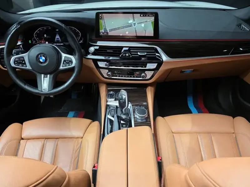 2022 BMW 5 серии с пробегом 55 327 км