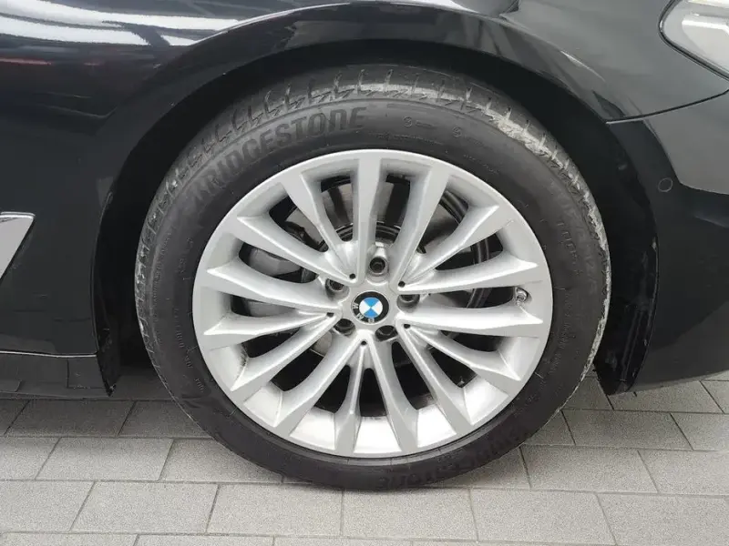 2022 BMW 5 серии с пробегом 26 882 км