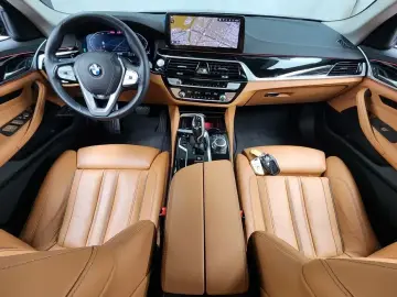 2022 BMW 5 серии с пробегом 26 882 км