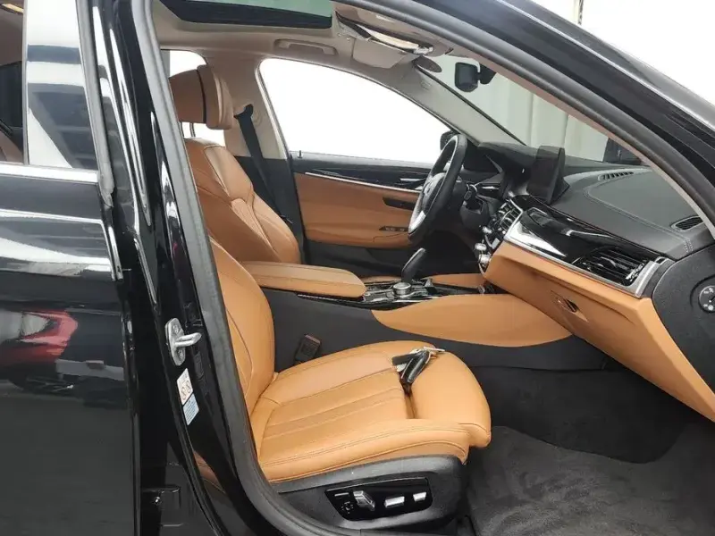 2022 BMW 5 серии с пробегом 26 882 км