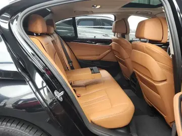 2022 BMW 5 серии с пробегом 26 882 км