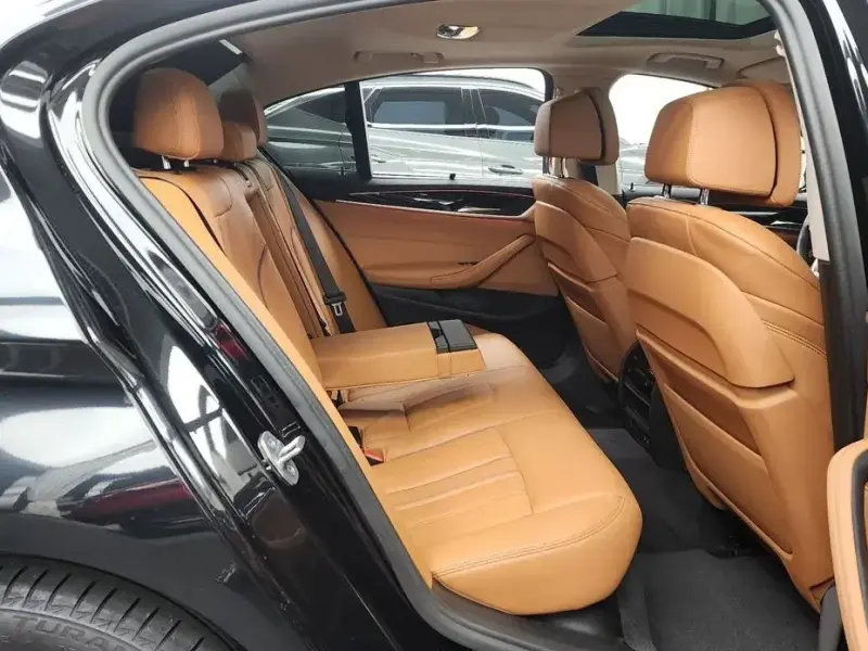 2022 BMW 5 серии с пробегом 26 882 км
