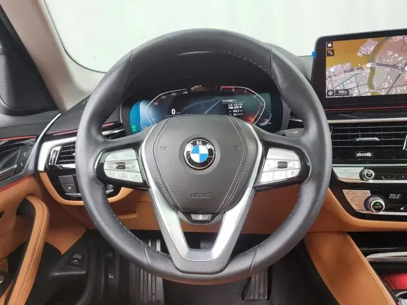 2022 BMW 5 серии с пробегом 26 882 км