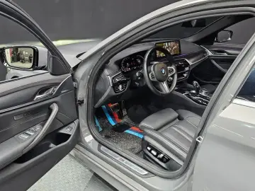 2022 BMW 5 серии с пробегом 96 865 км