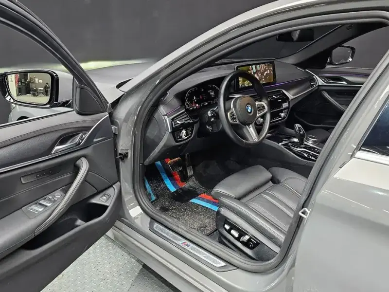 2022 BMW 5 серии с пробегом 96 865 км