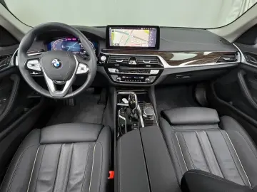 2022 BMW 5 серии с пробегом 49 723 км