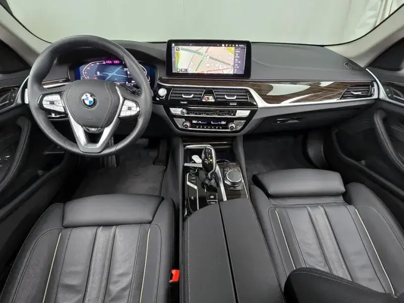 2022 BMW 5 серии с пробегом 49 723 км