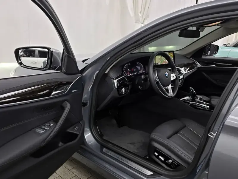 2022 BMW 5 серии с пробегом 49 723 км