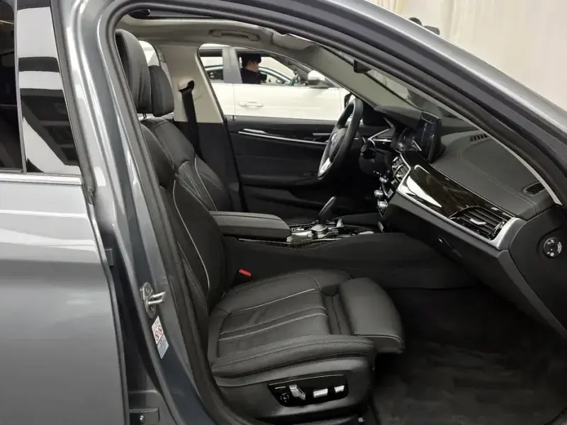 2022 BMW 5 серии с пробегом 49 723 км