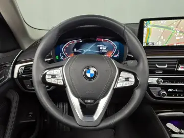 2022 BMW 5 серии с пробегом 49 723 км