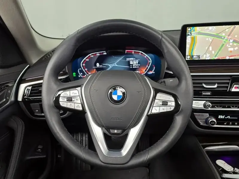 2022 BMW 5 серии с пробегом 49 723 км