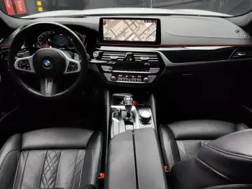 2022 BMW 5 серии с пробегом 41 932 км